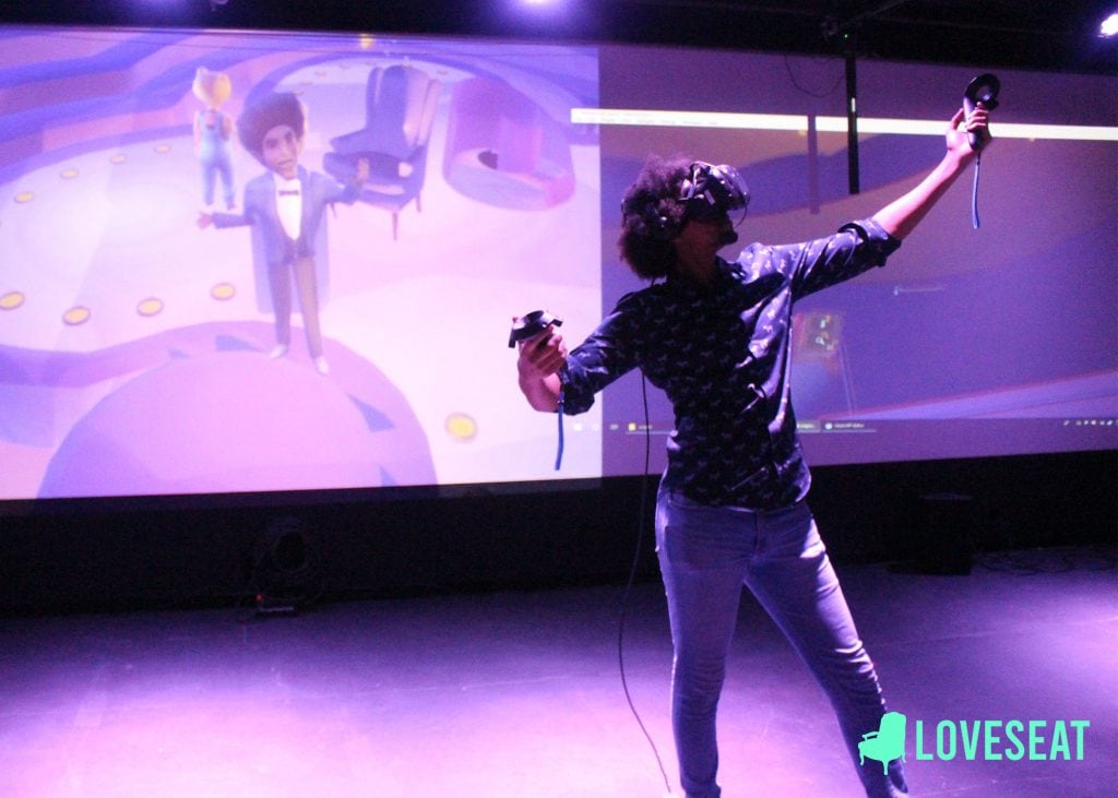 Following both sides is especially interesting: within VR and without. The actors in Loveseat (pictured here: Sam Kebede) experience the play almost entirely in the virtual world. © Double Eye Studios