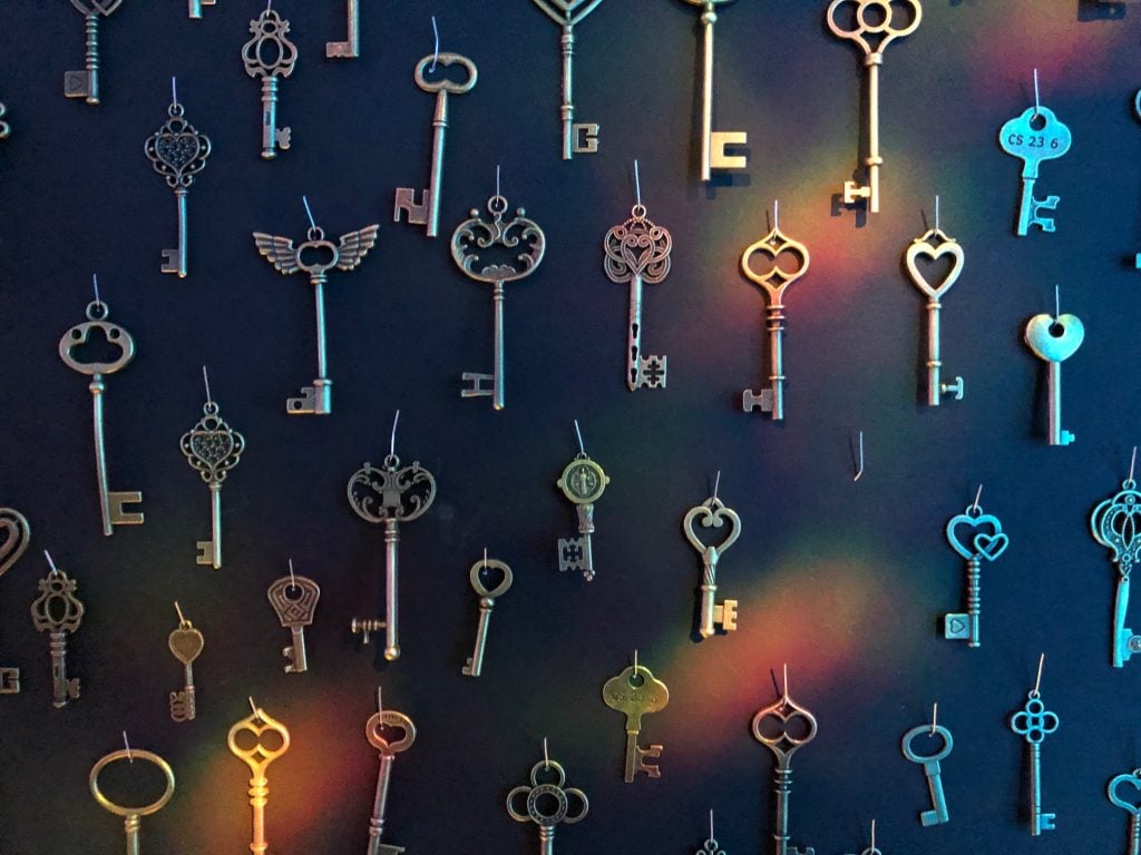 Schlüssel verzieren die Außenseite der Installation beim Tribeca Film Festival. © VR Geschichten/ Pola Weiß